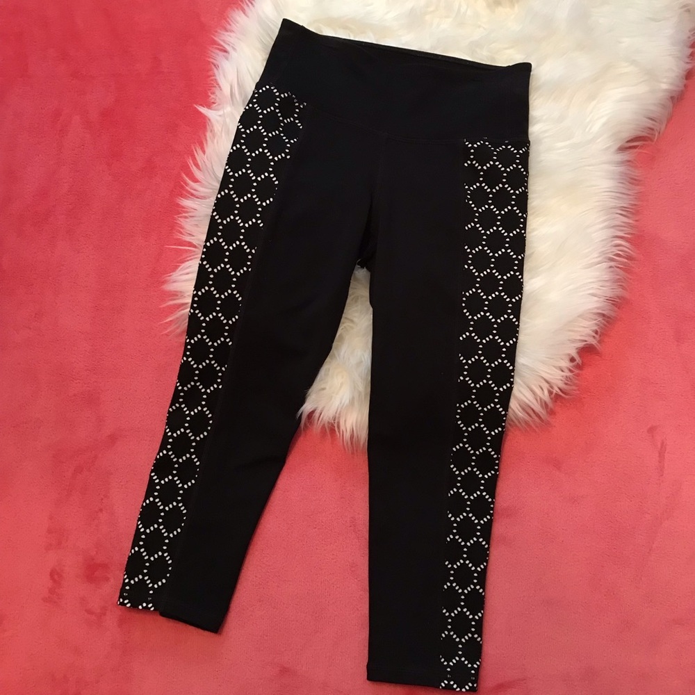 Athleta High Waisted Chaturanga Capri Leggings
